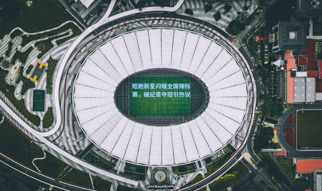 短跑新星闪耀全国锦标赛，破纪录夺冠引热议